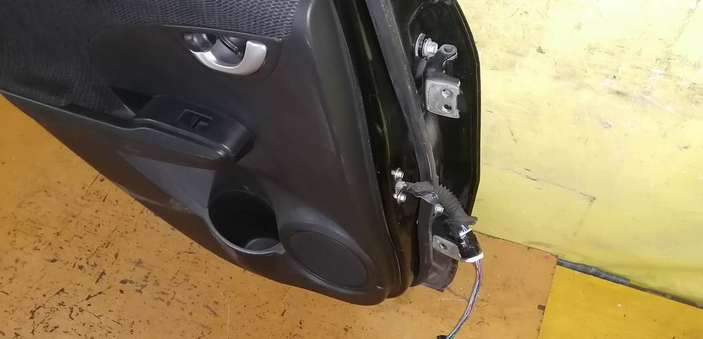 дверь Honda Fit