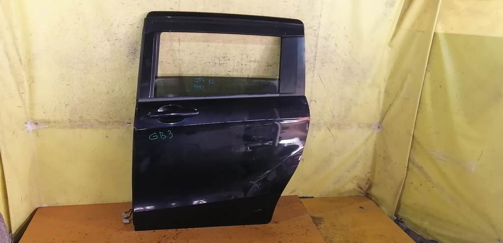 дверь Honda Freed Spike