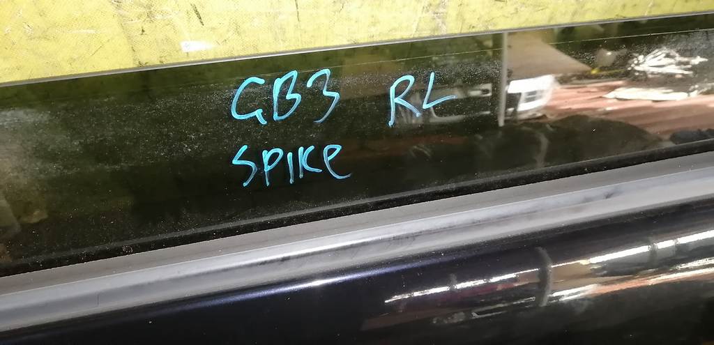 дверь Honda Freed Spike