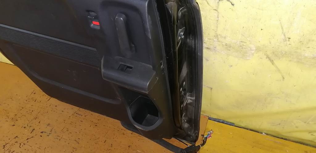 дверь Honda Freed Spike