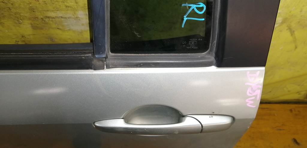 дверь Mazda Demio