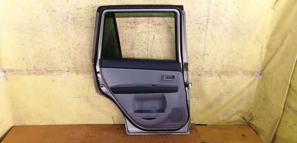дверь Mazda Demio