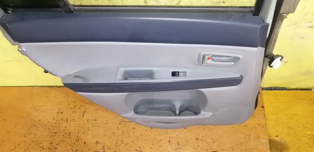 дверь Mazda Demio