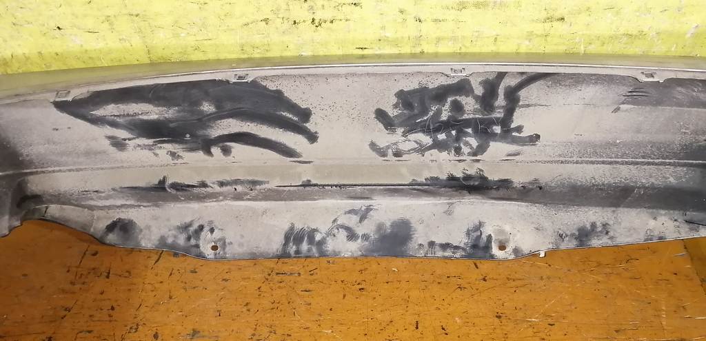 бампер Nissan Presage