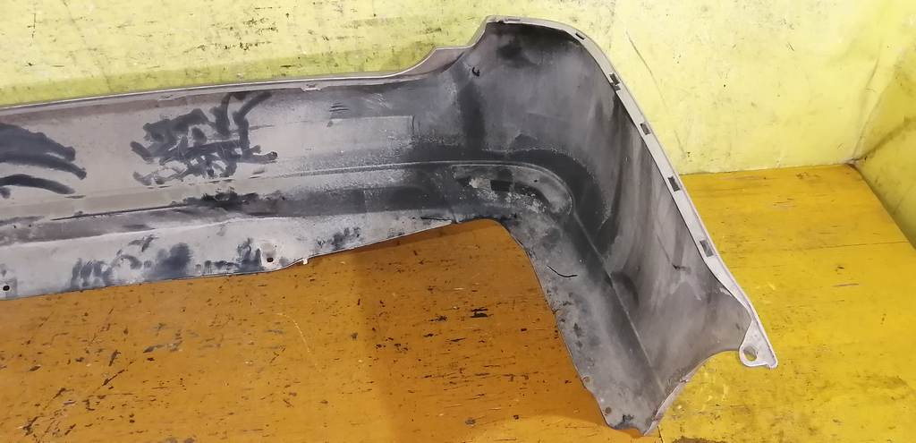 бампер Nissan Presage