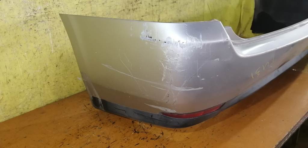 бампер Nissan Presage