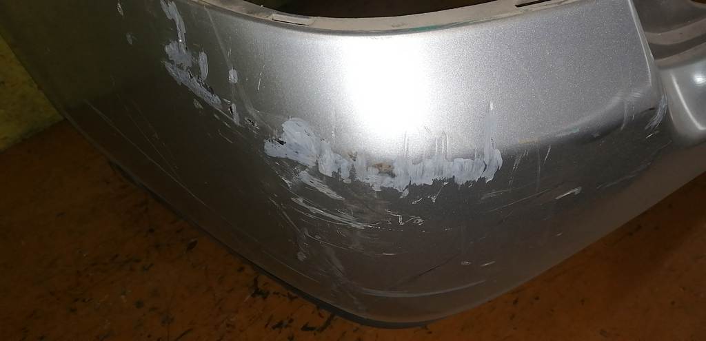 бампер Nissan Presage