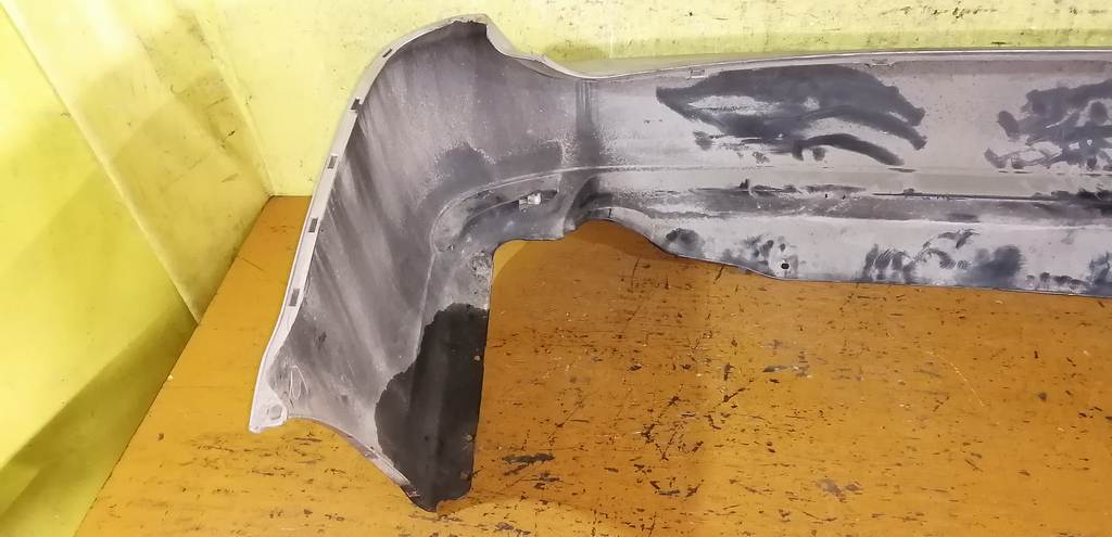 бампер Nissan Presage