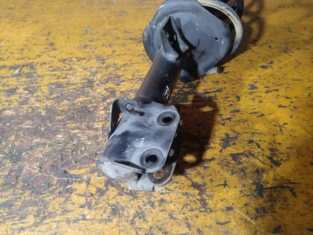 стойка Nissan Note