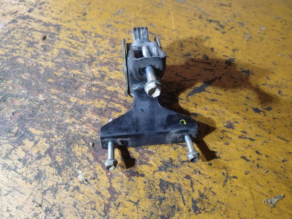 подушка двигателя Suzuki Solio