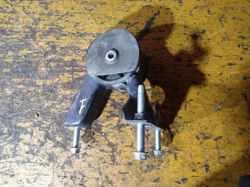 подушка двигателя Suzuki Solio