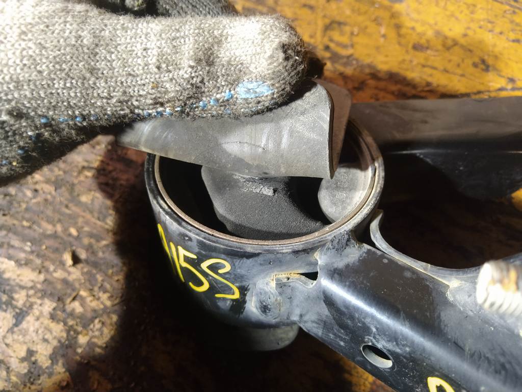 подушка двигателя Suzuki Solio