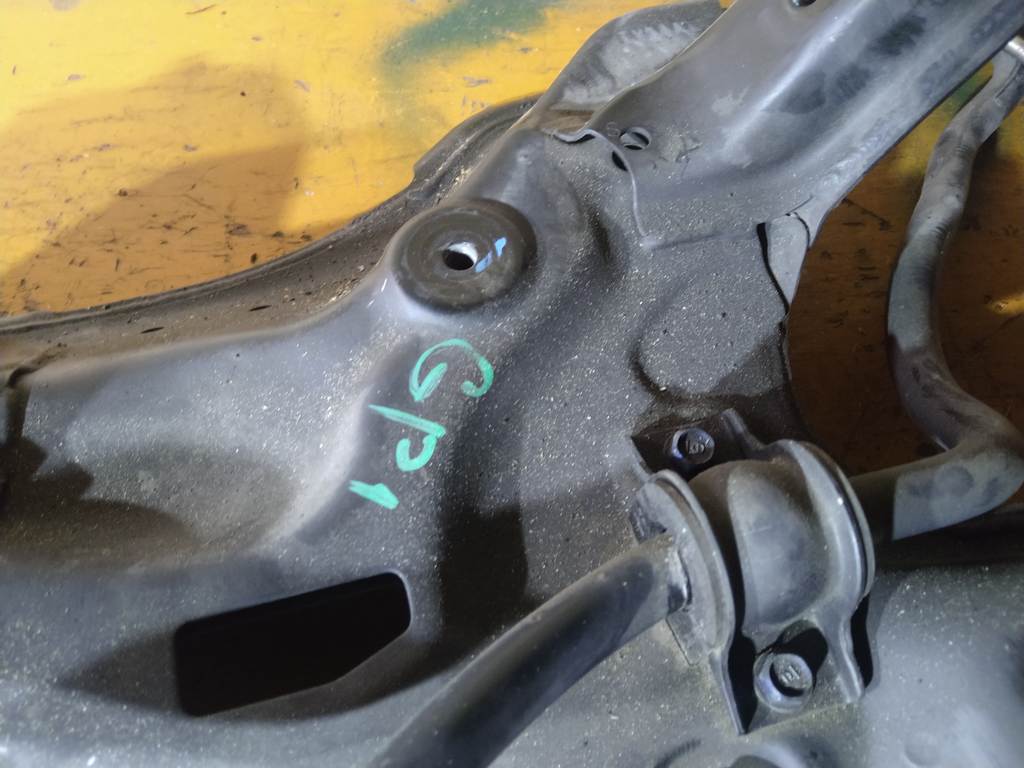 балка Honda Fit