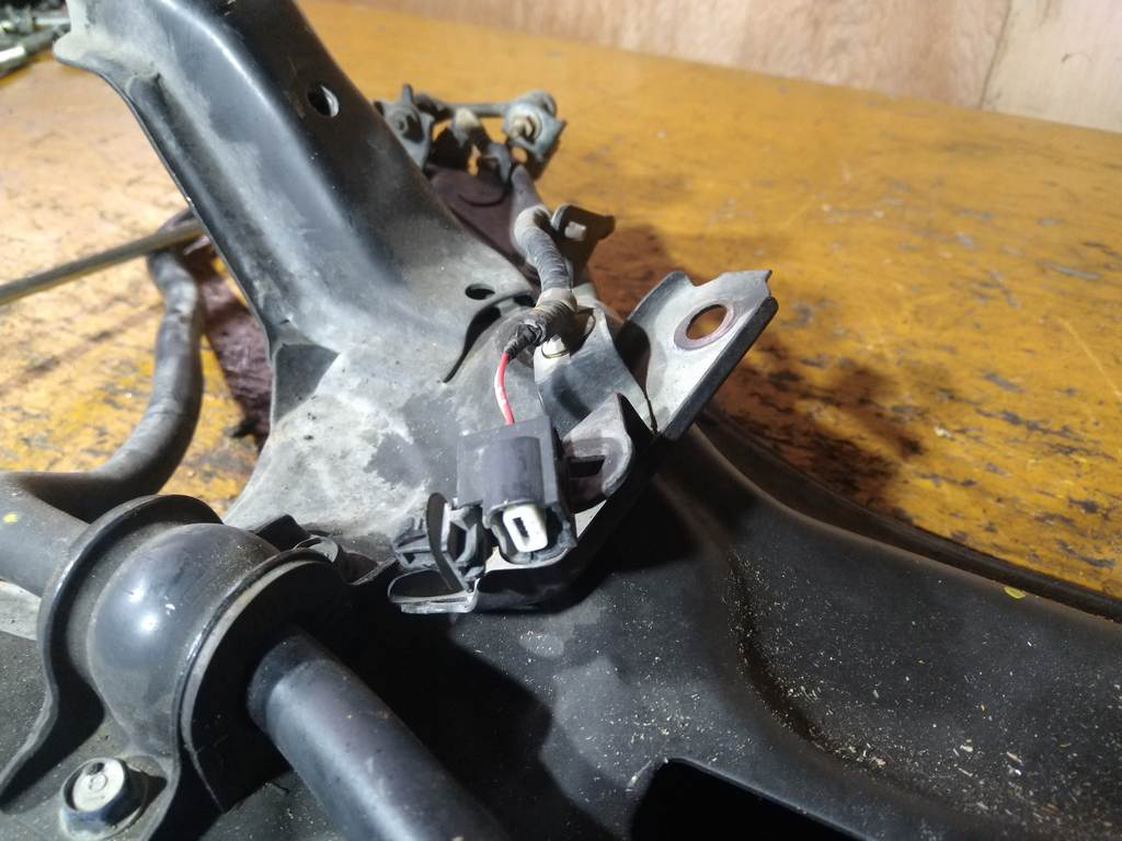 балка Honda Fit