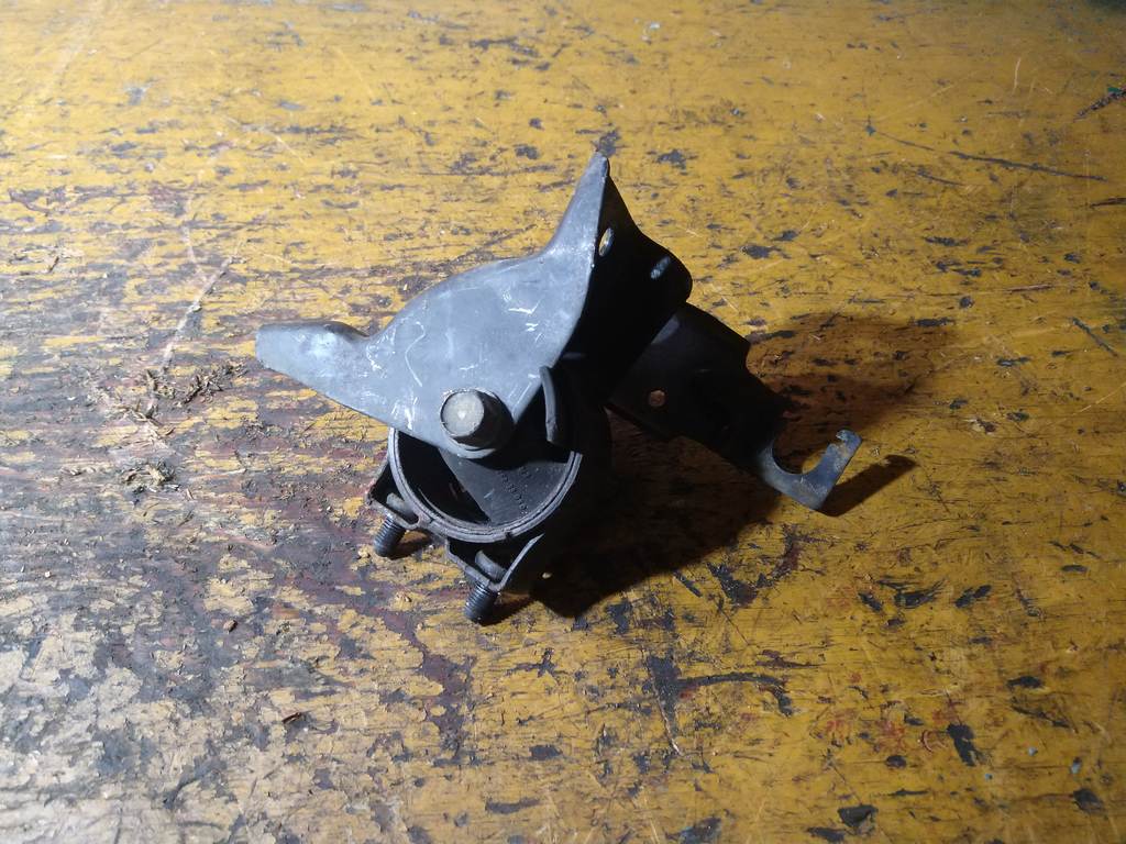 подушка двигателя Mazda Demio