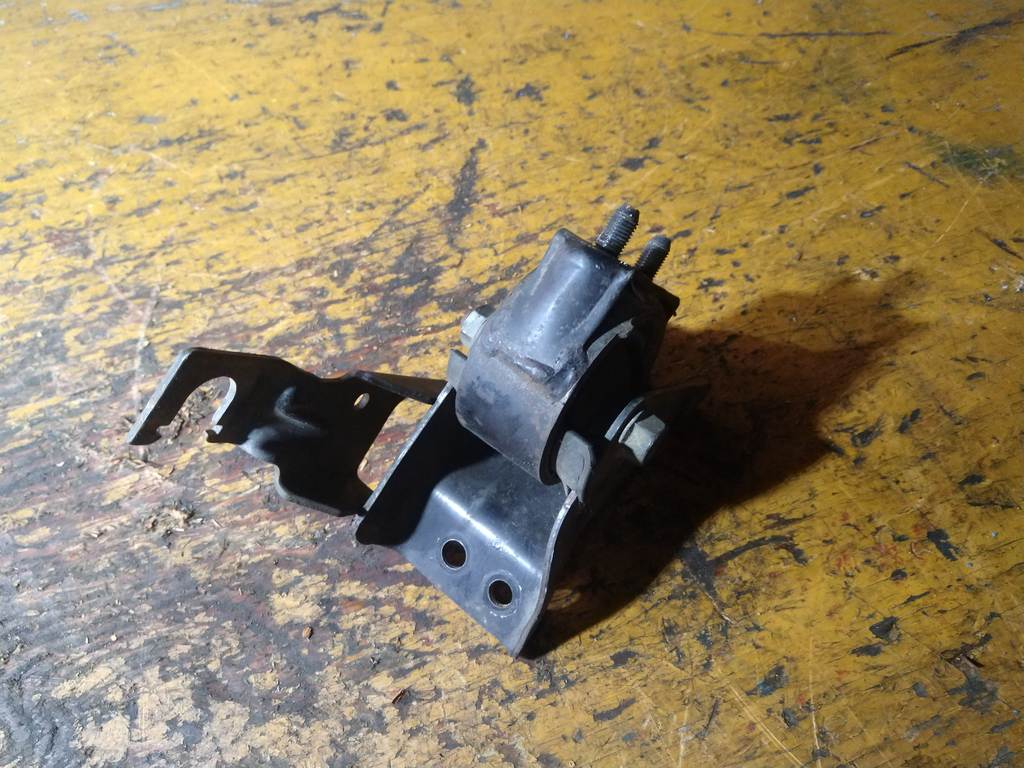 подушка двигателя Mazda Demio