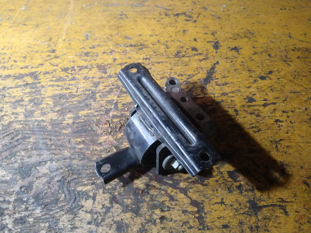 подушка двигателя Mitsubishi Outlander