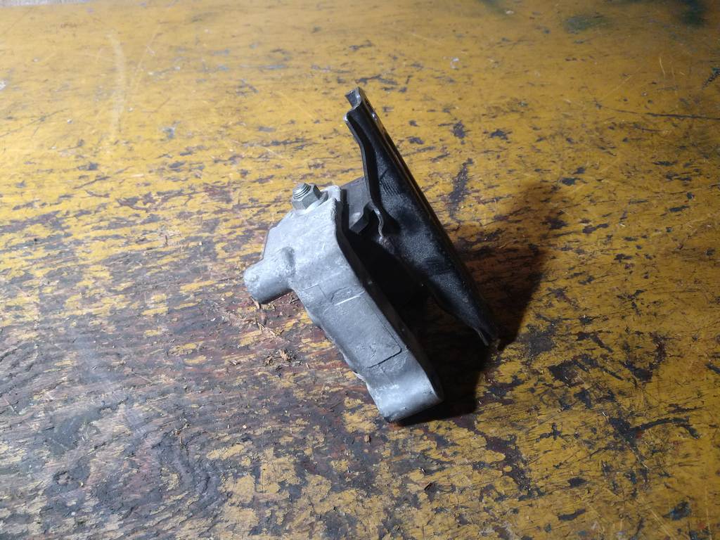 подушка двигателя Mitsubishi Outlander