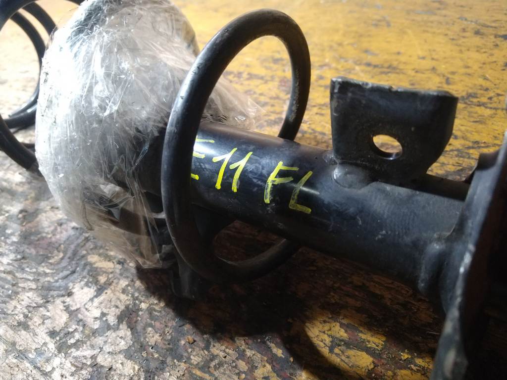 стойка Nissan Note