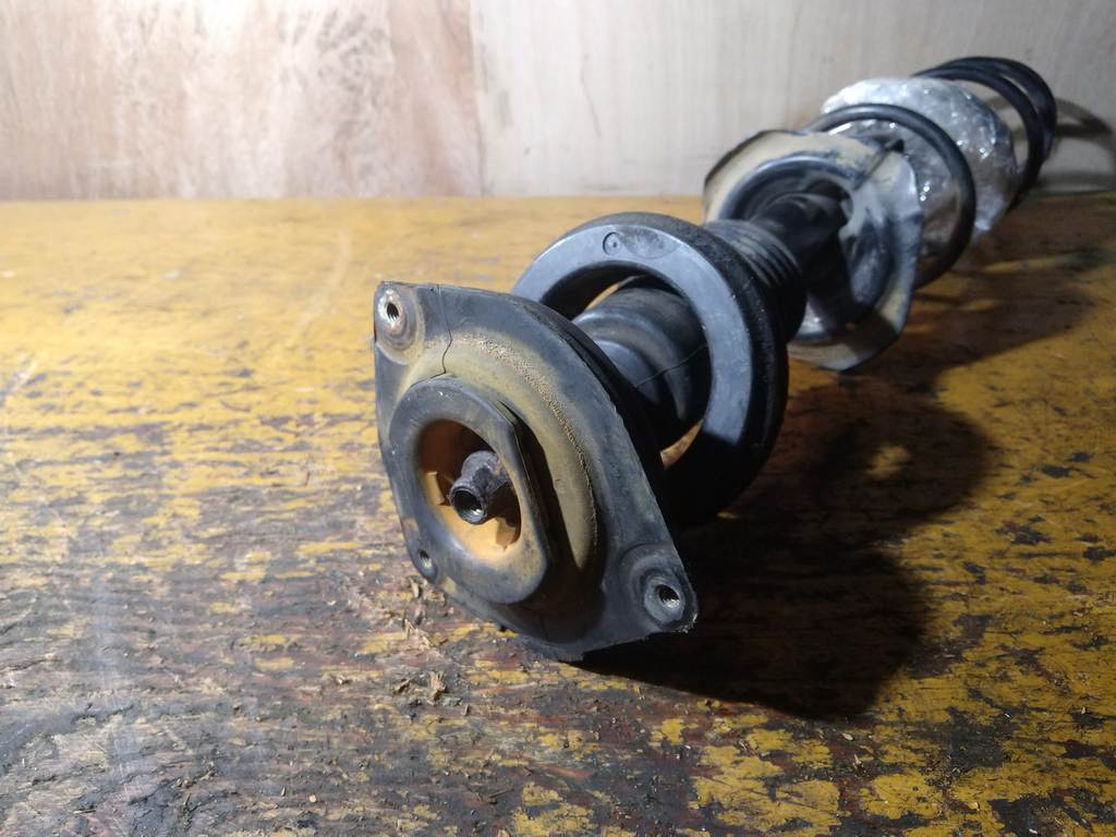 стойка Nissan Note