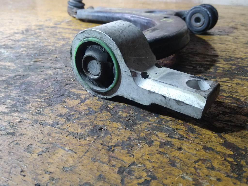 рычаг Mazda Demio