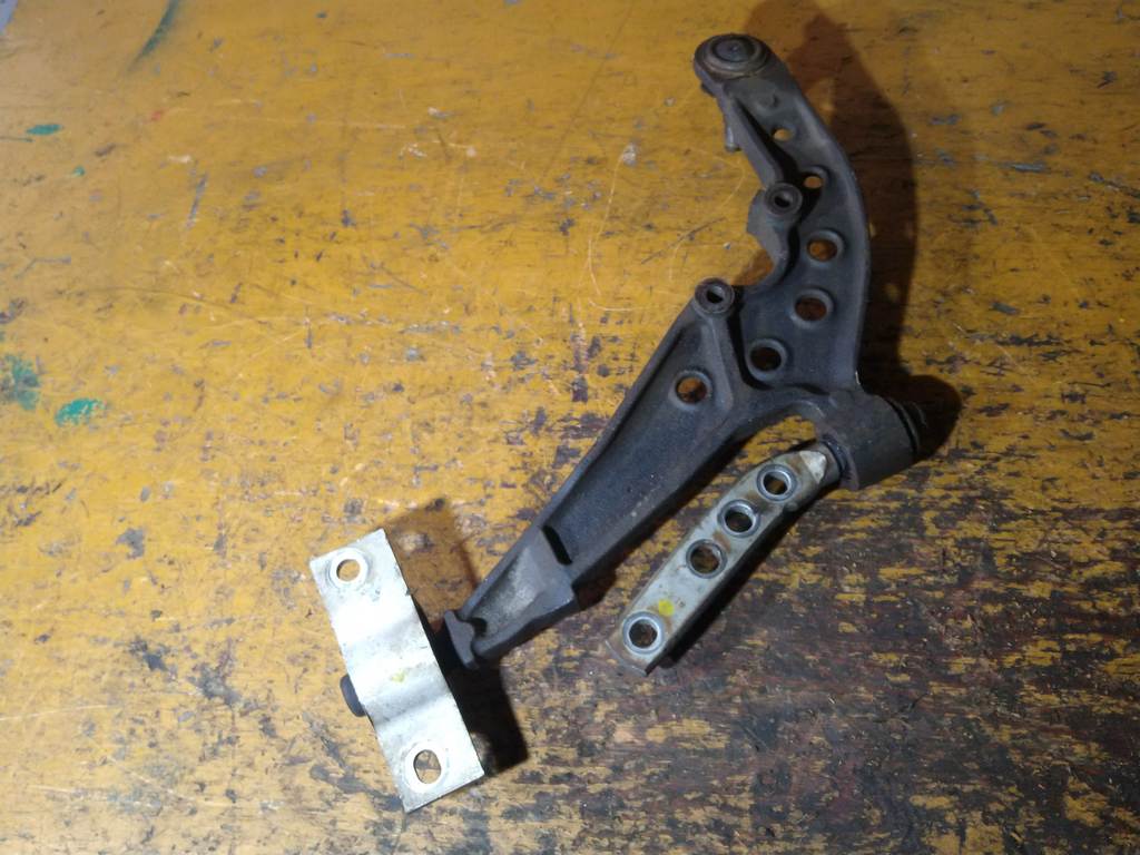 рычаг Nissan Serena