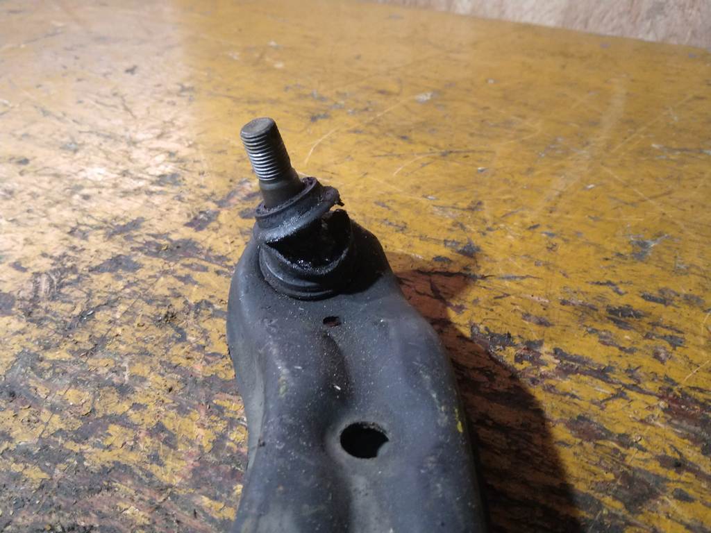 рычаг Nissan Sunny