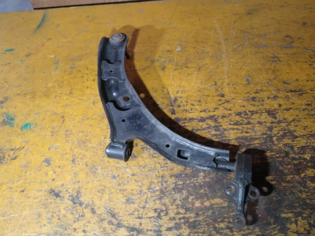 рычаг Nissan Sunny