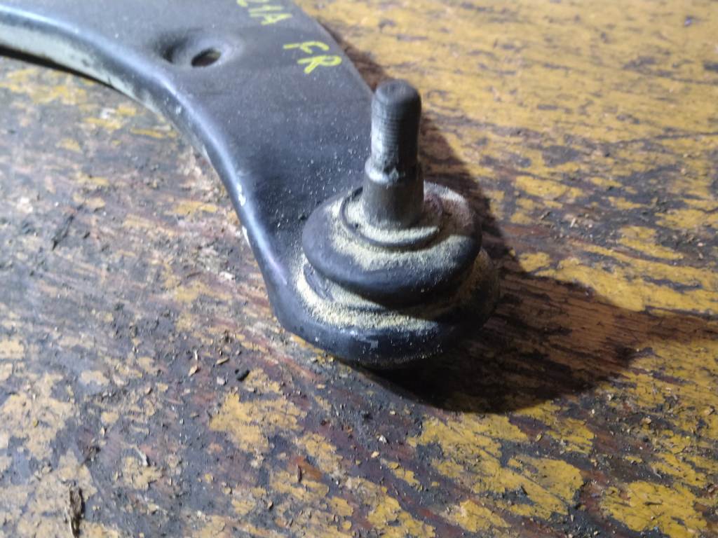 рычаг Mitsubishi Colt