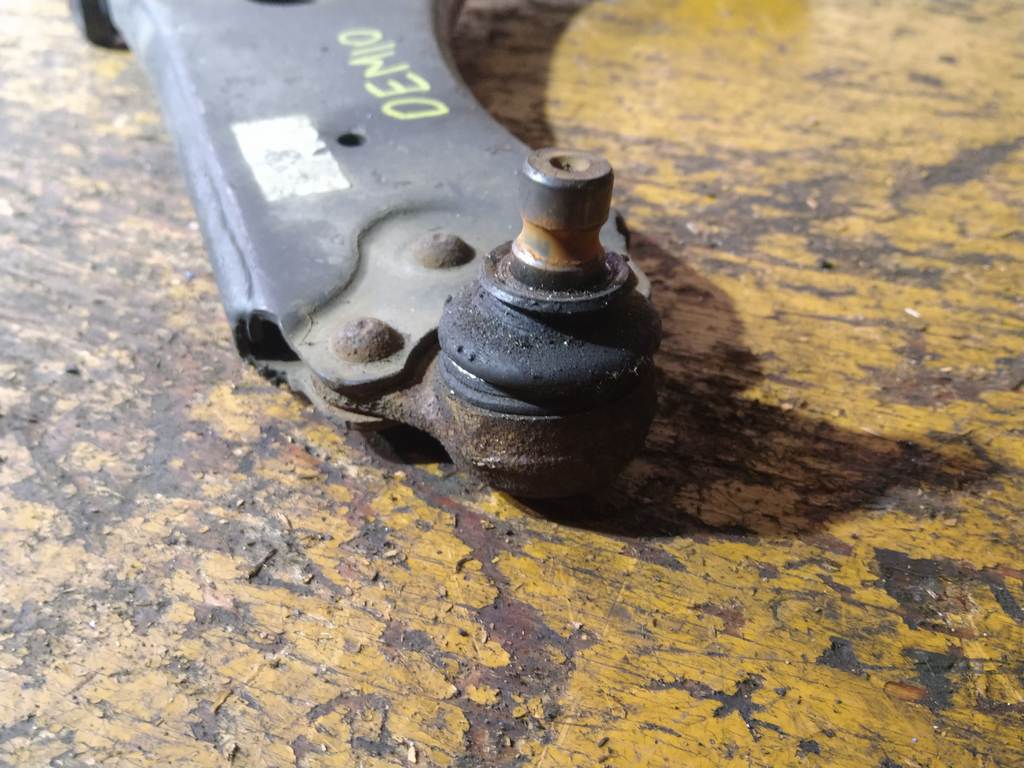 рычаг Mazda Demio