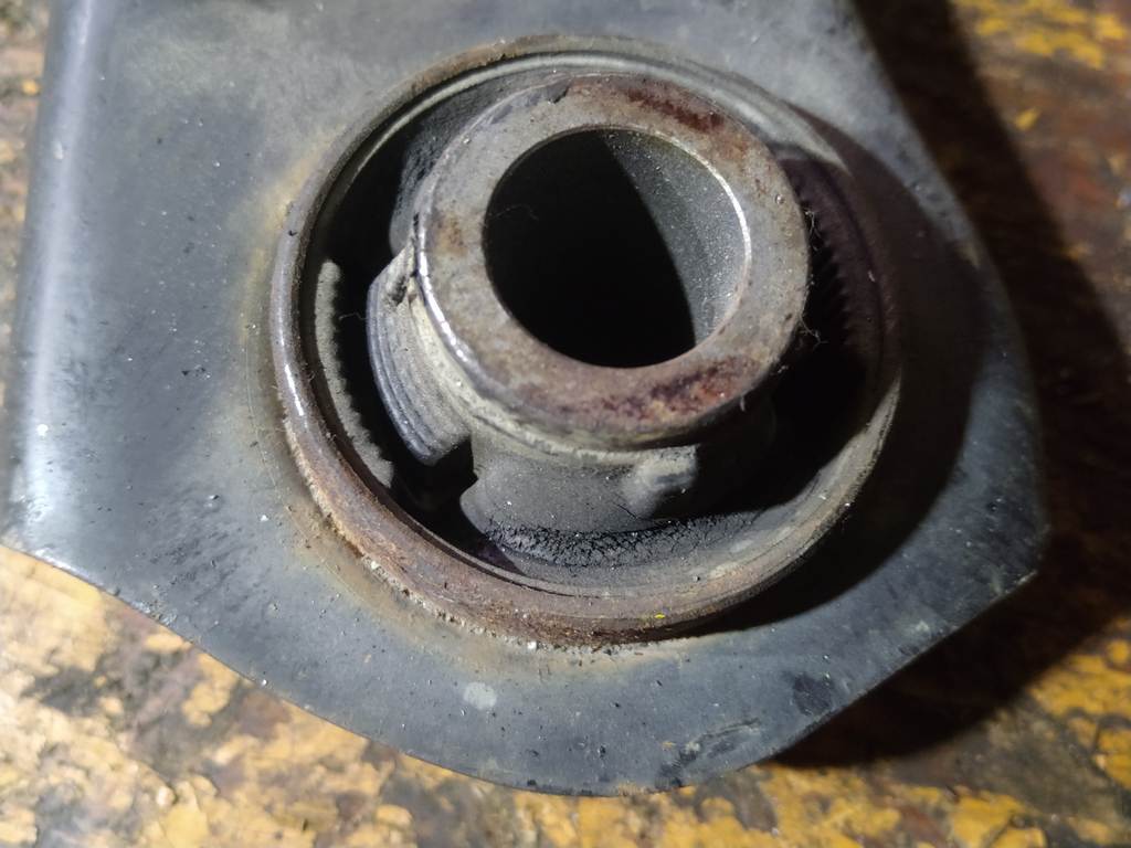 рычаг Nissan March