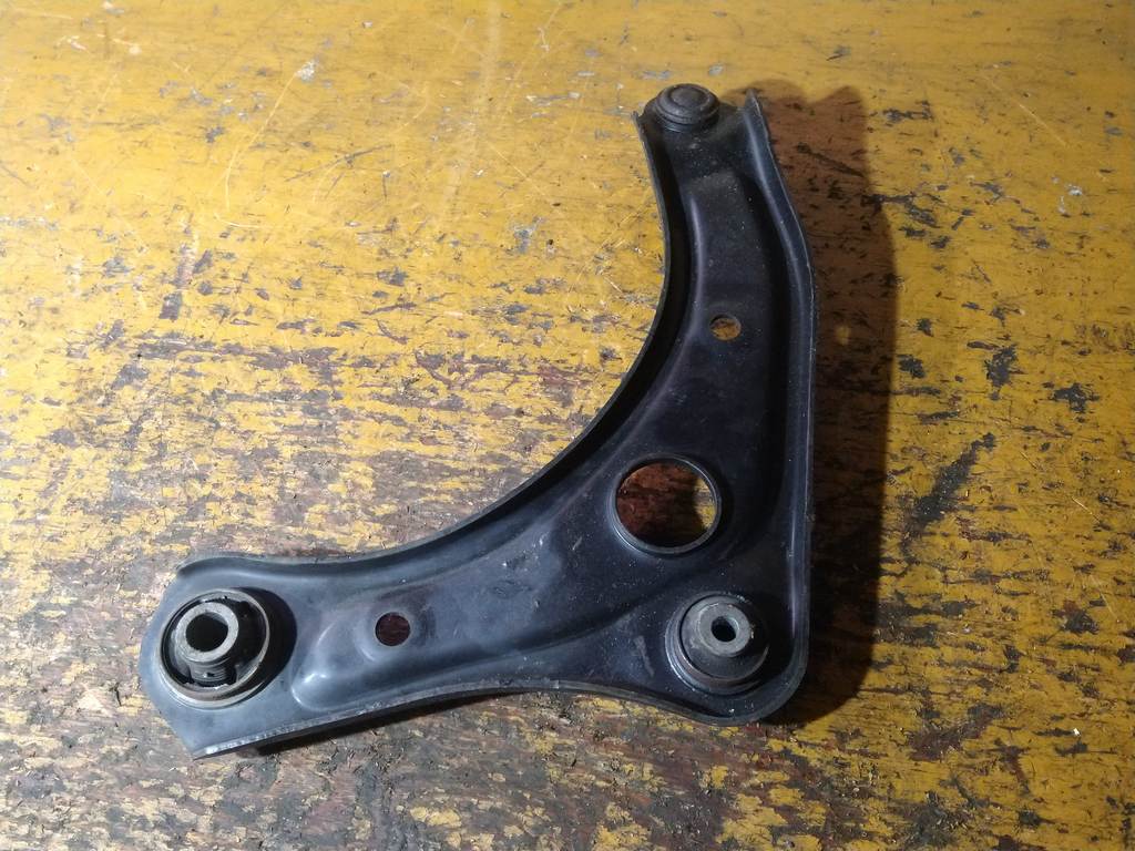 рычаг Nissan March