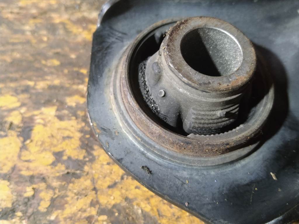 рычаг Nissan March