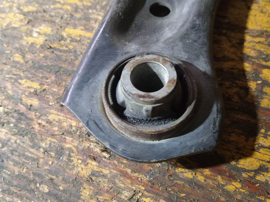 рычаг Nissan March