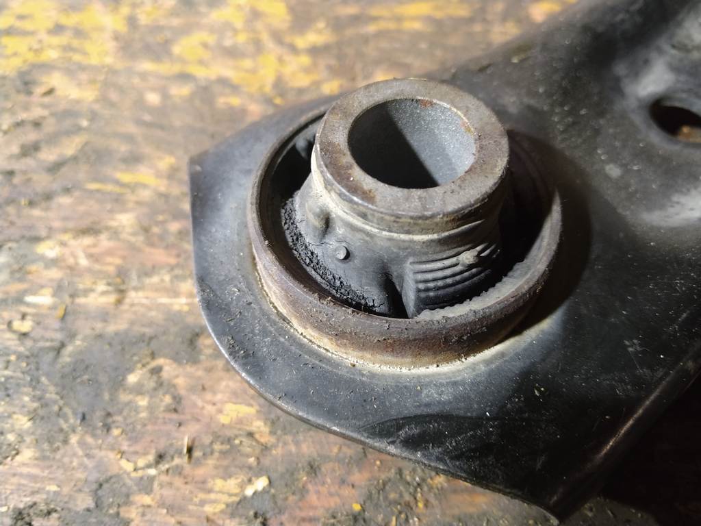 рычаг Nissan March