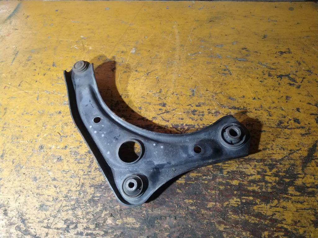 рычаг Nissan March