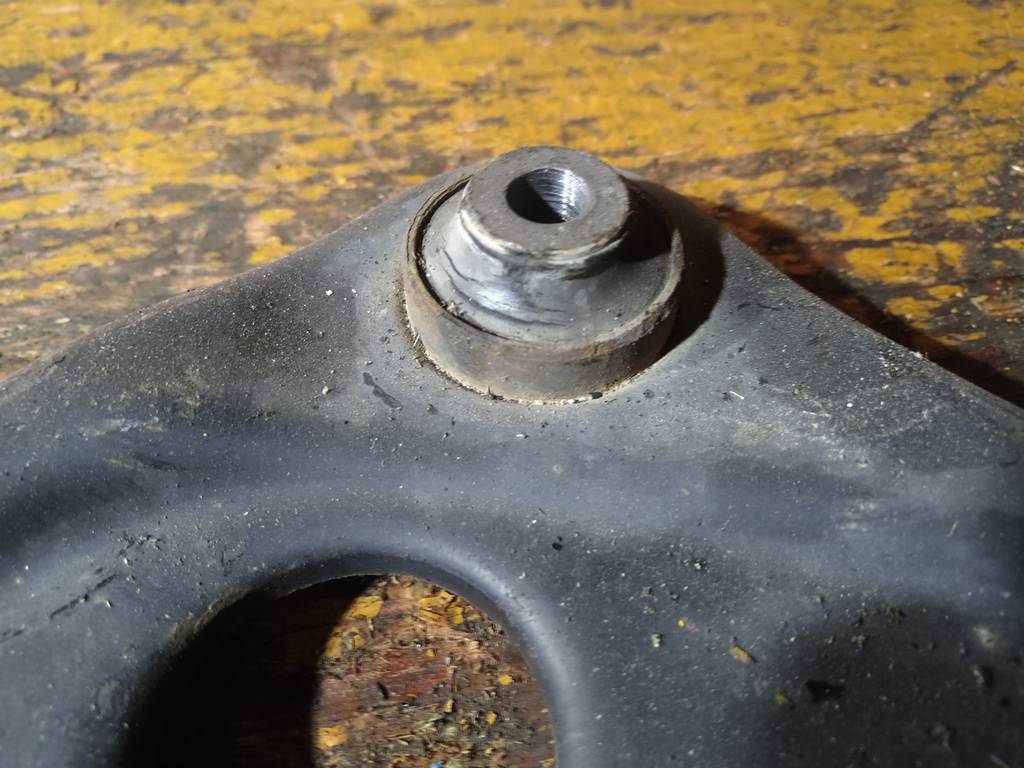 рычаг Nissan March