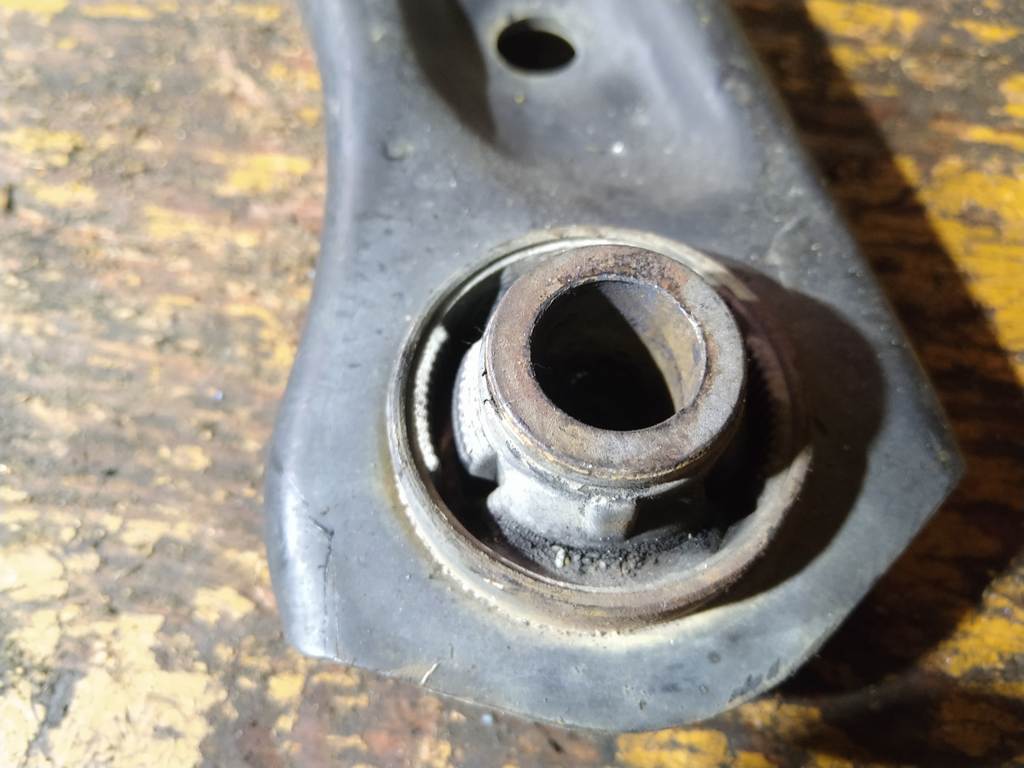 рычаг Nissan March