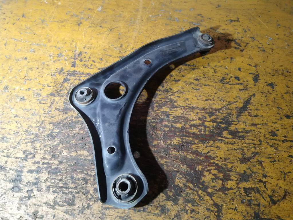 рычаг Nissan March