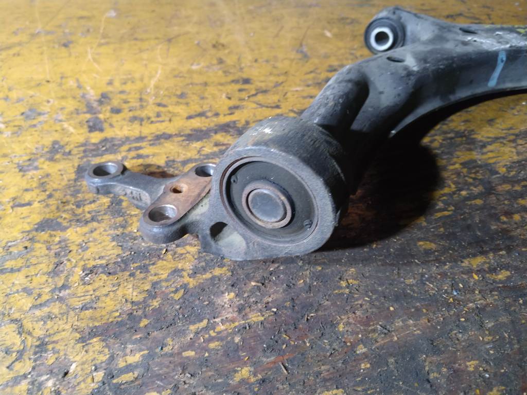 рычаг Nissan Sunny