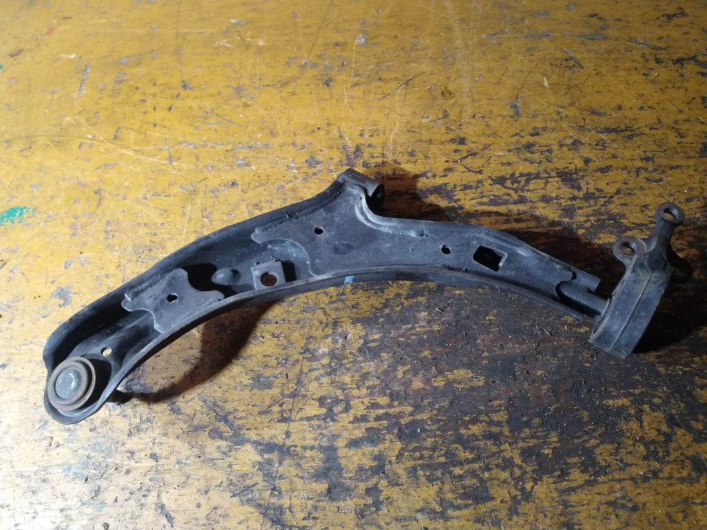 рычаг Nissan Sunny