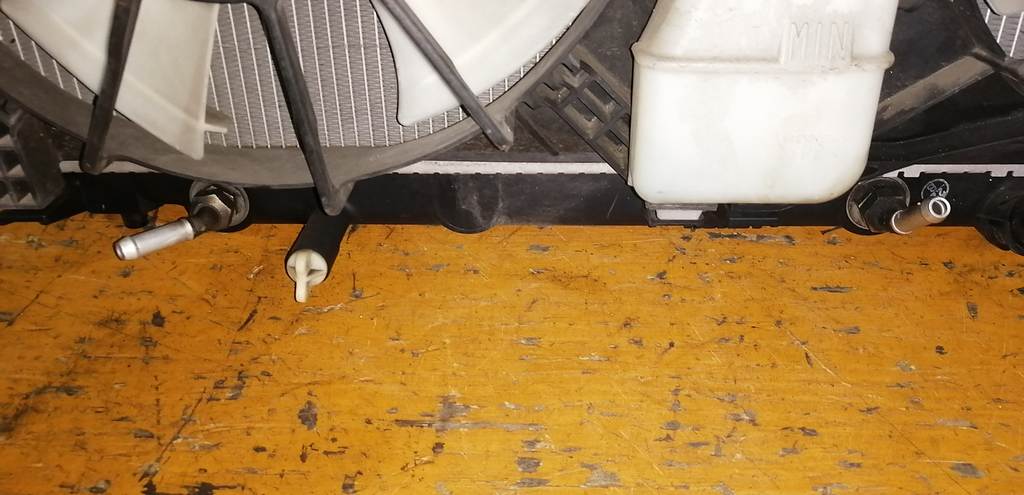 радиатор основной Honda Fit