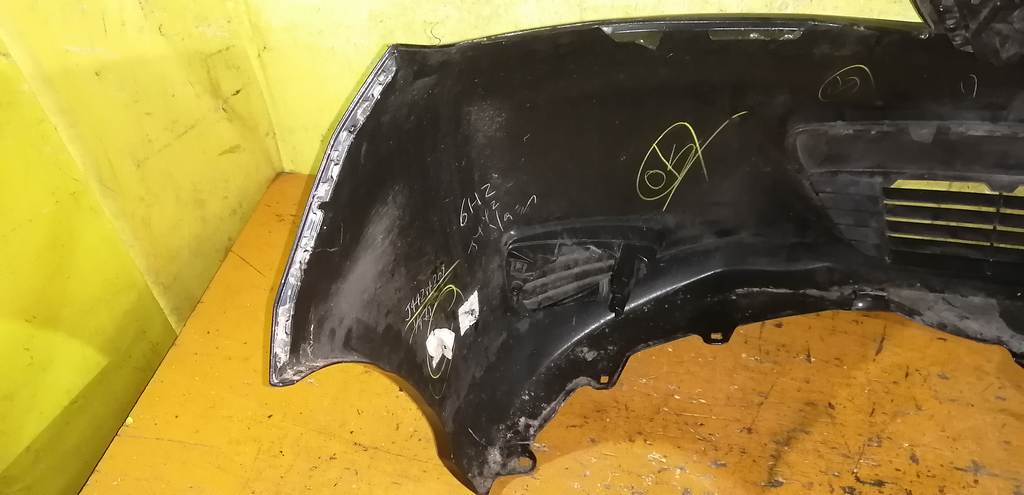 бампер Toyota Vitz