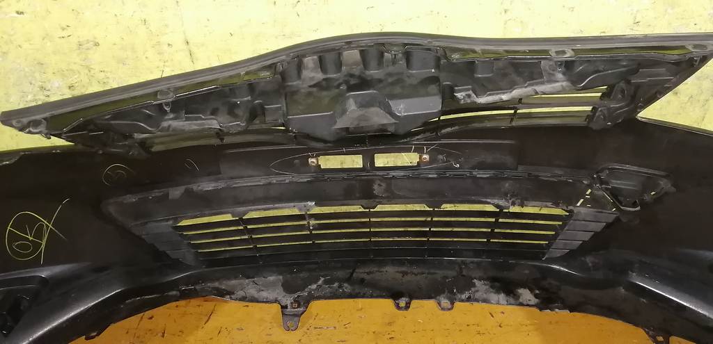 бампер Toyota Vitz