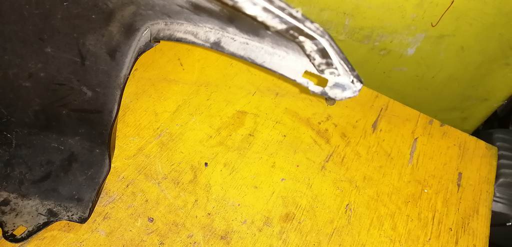 бампер Toyota Vitz