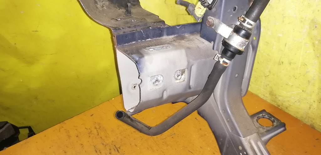 рамка радиатора Mitsubishi Outlander