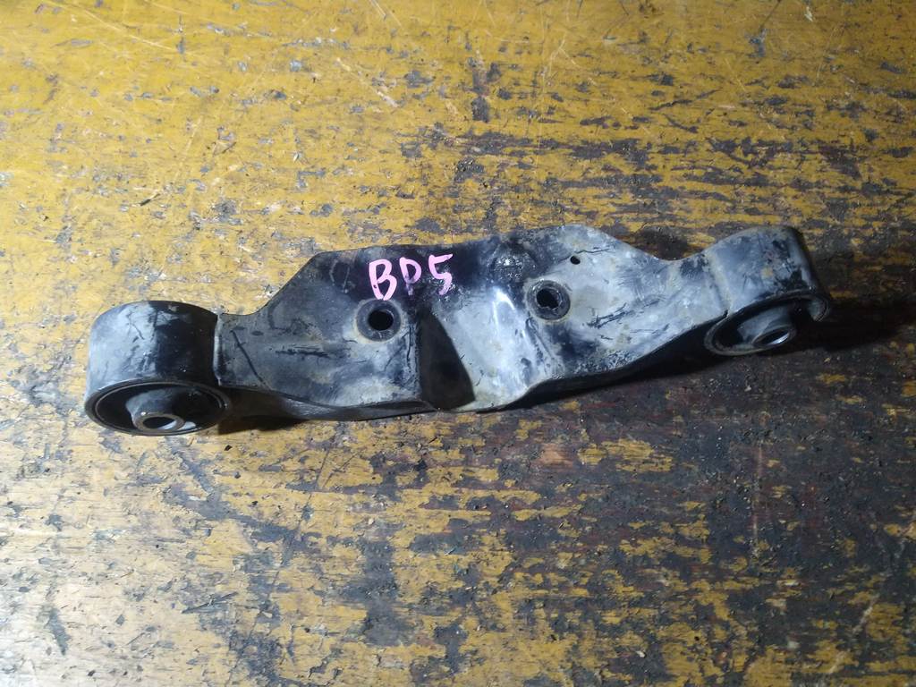 крепление редуктора Subaru Legacy