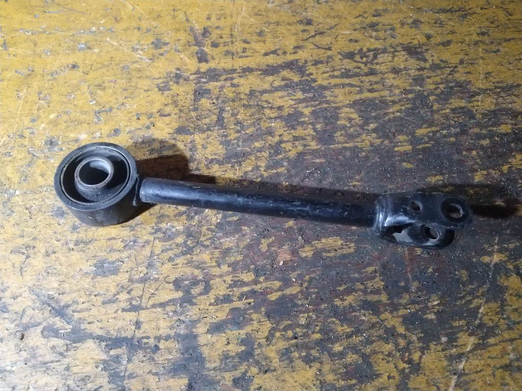 тяга подвески Nissan Teana