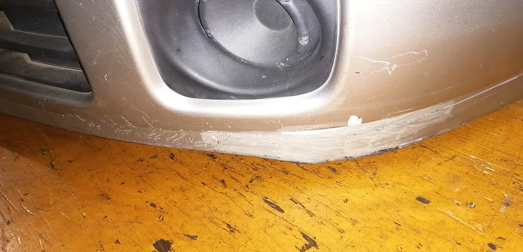 бампер Nissan Presage