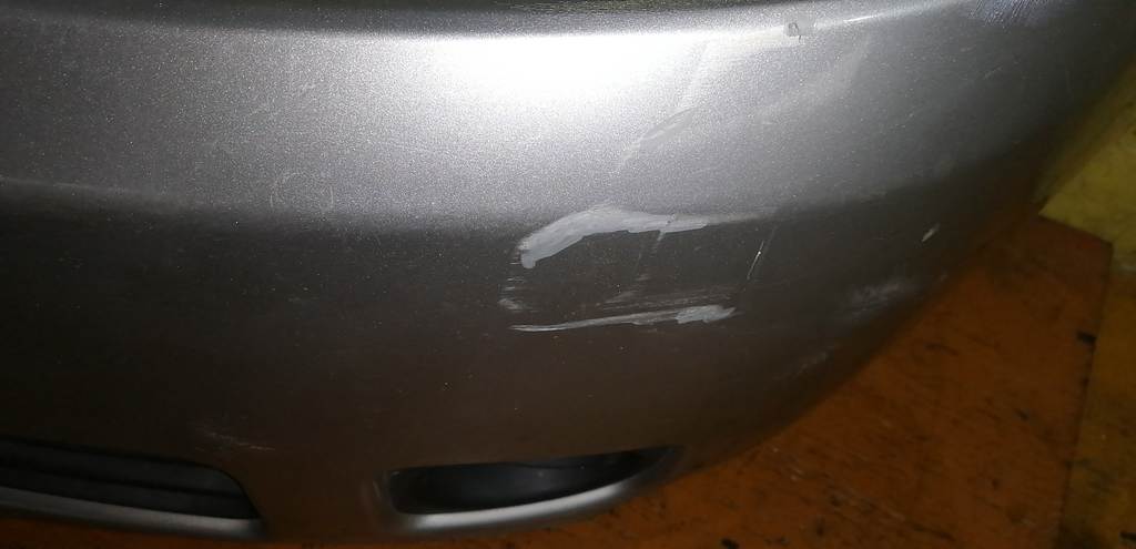 бампер Nissan Presage